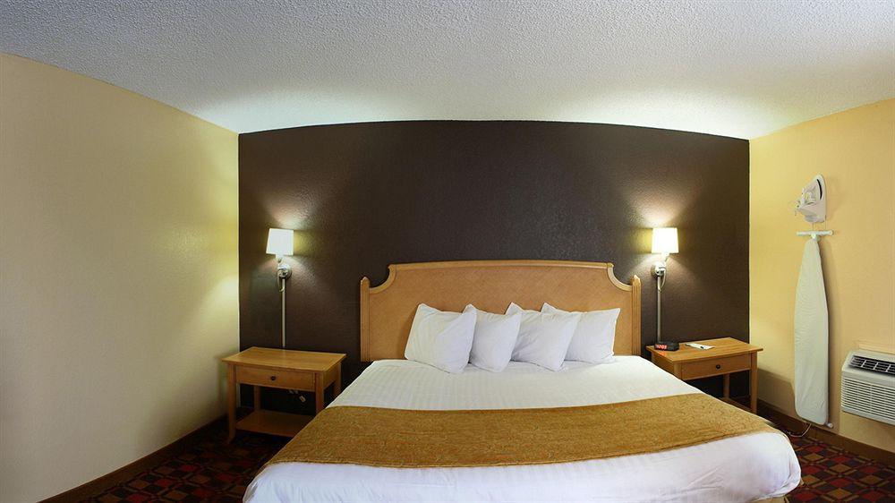 Quality Inn Hall Of Fame Кантон Екстериор снимка