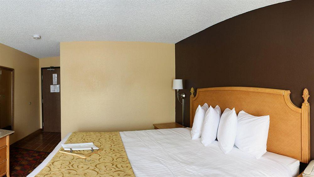 Quality Inn Hall Of Fame Кантон Екстериор снимка
