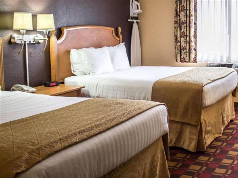 Quality Inn Hall Of Fame Кантон Екстериор снимка