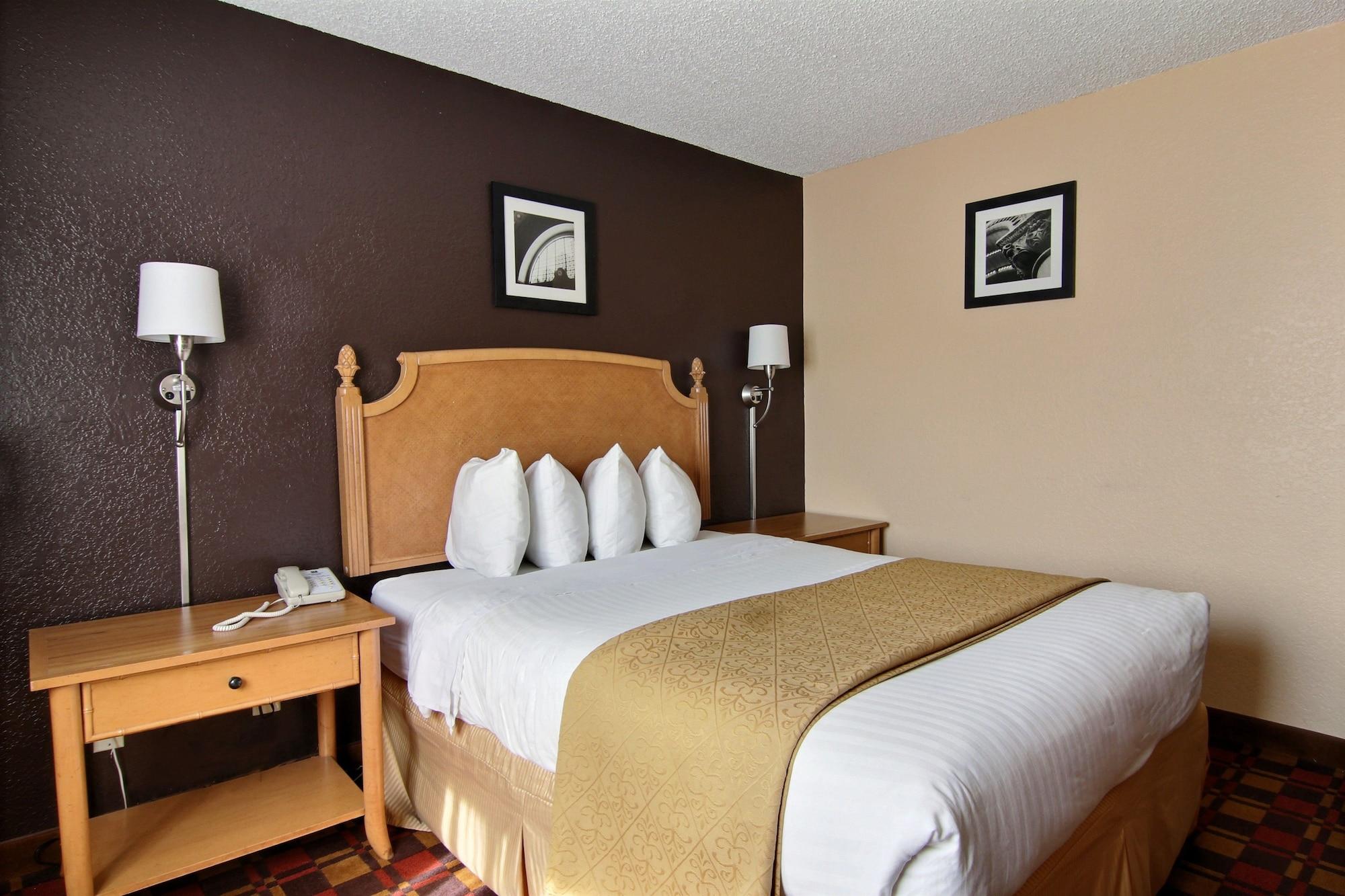 Quality Inn Hall Of Fame Кантон Екстериор снимка