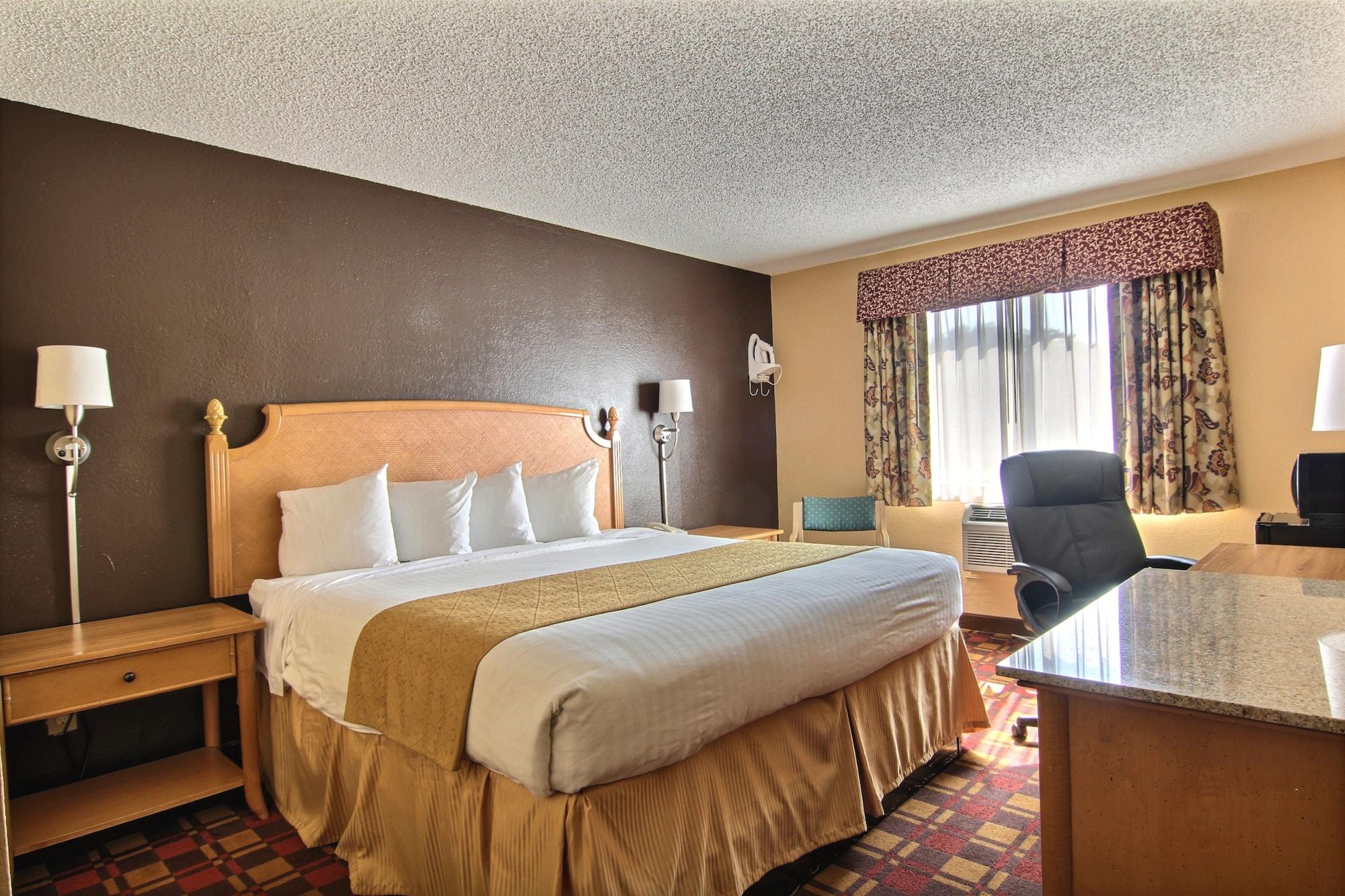 Quality Inn Hall Of Fame Кантон Екстериор снимка