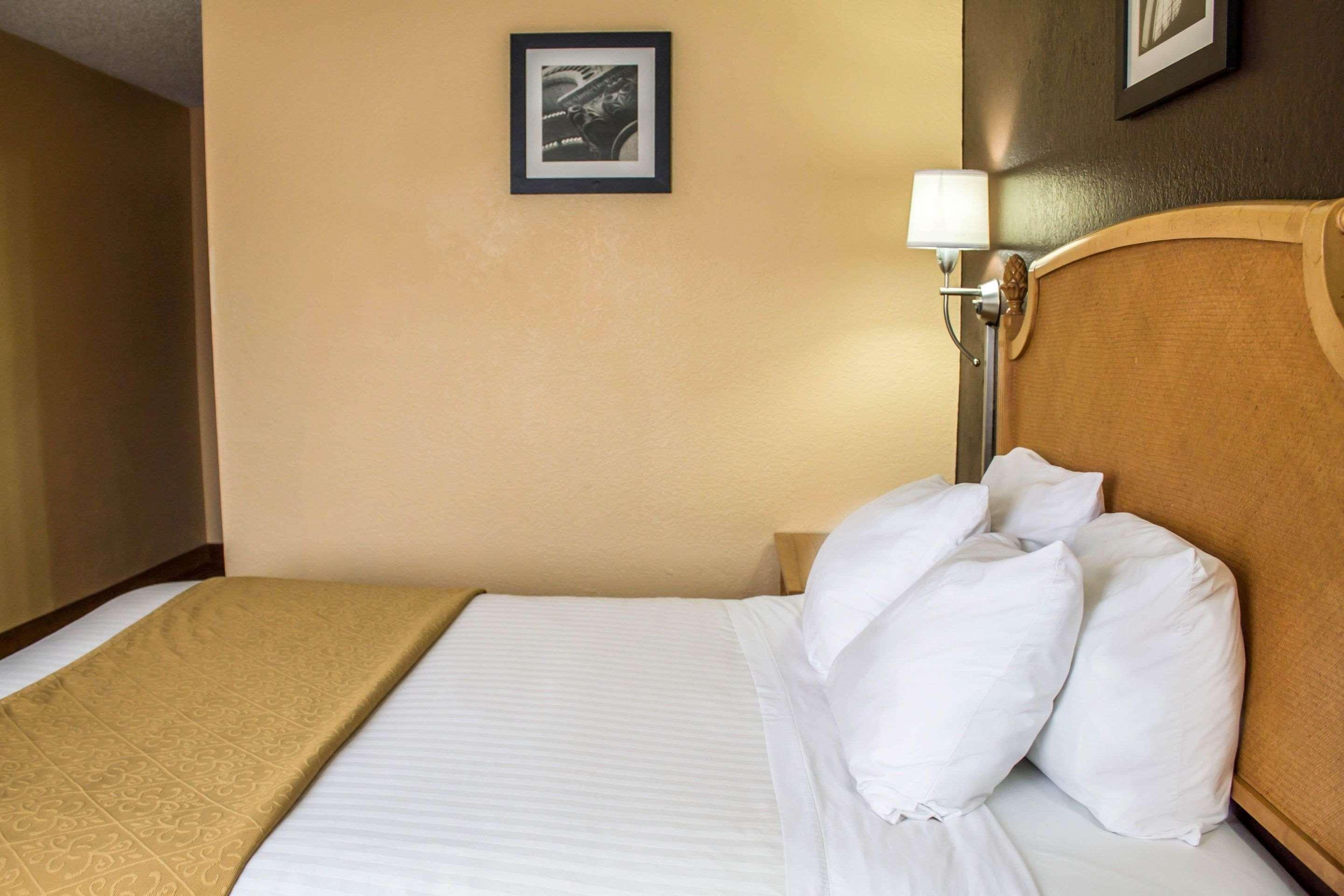 Quality Inn Hall Of Fame Кантон Екстериор снимка