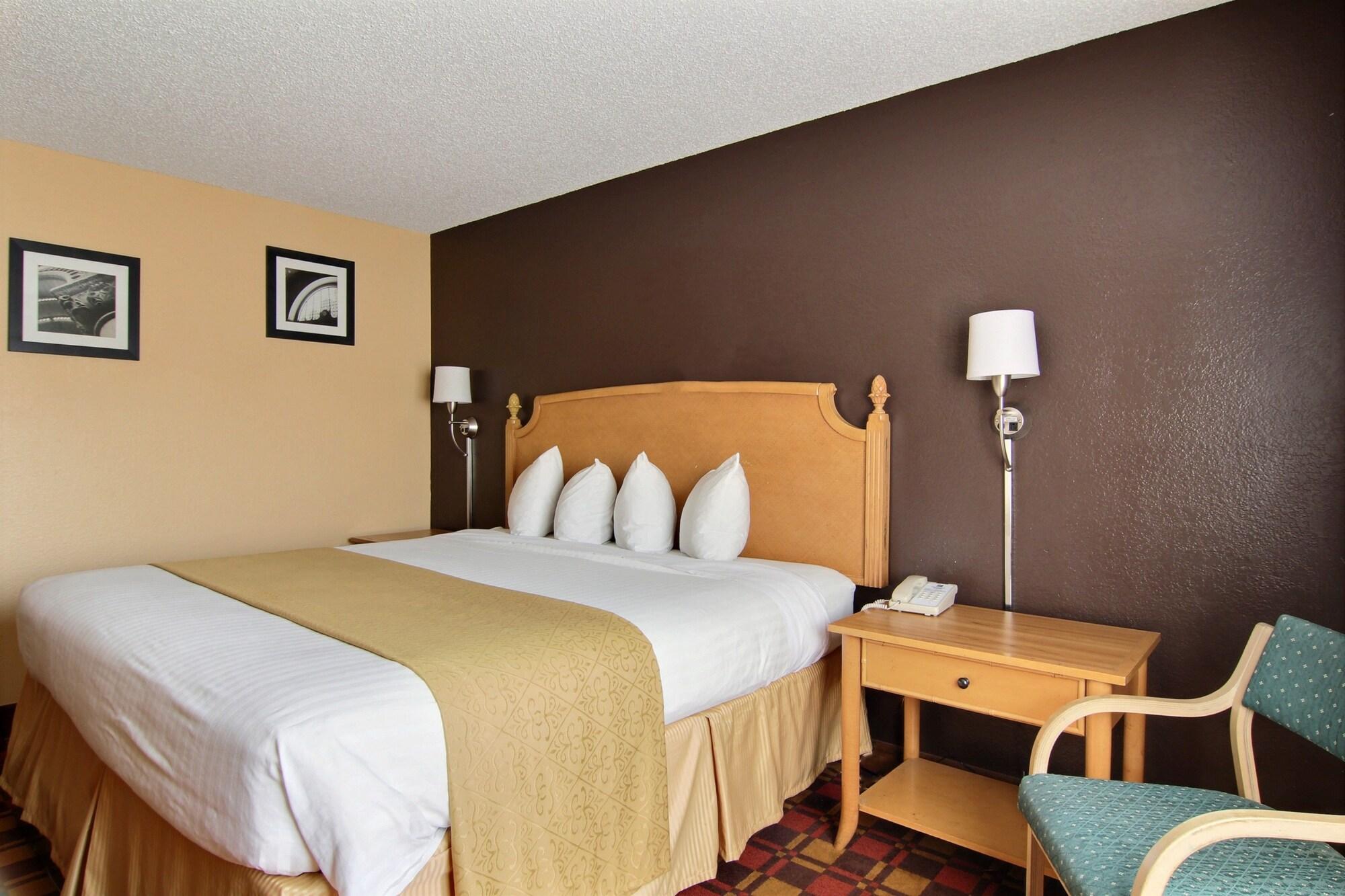 Quality Inn Hall Of Fame Кантон Екстериор снимка