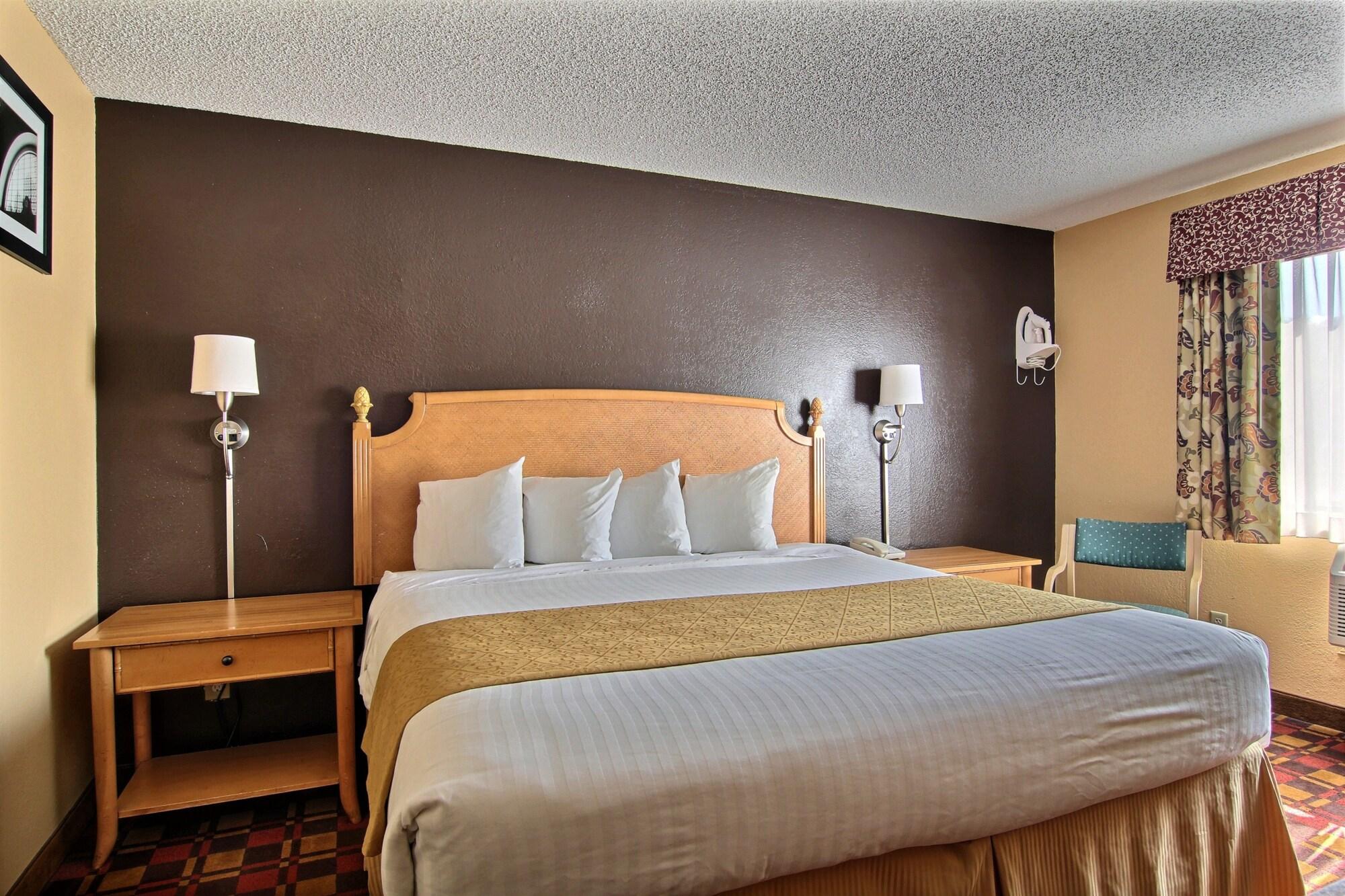 Quality Inn Hall Of Fame Кантон Екстериор снимка
