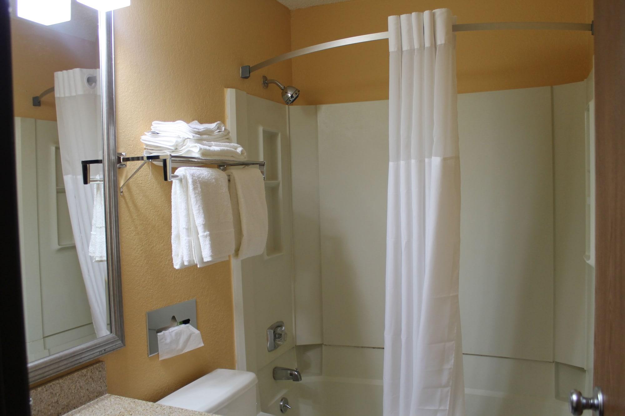 Quality Inn Hall Of Fame Кантон Екстериор снимка