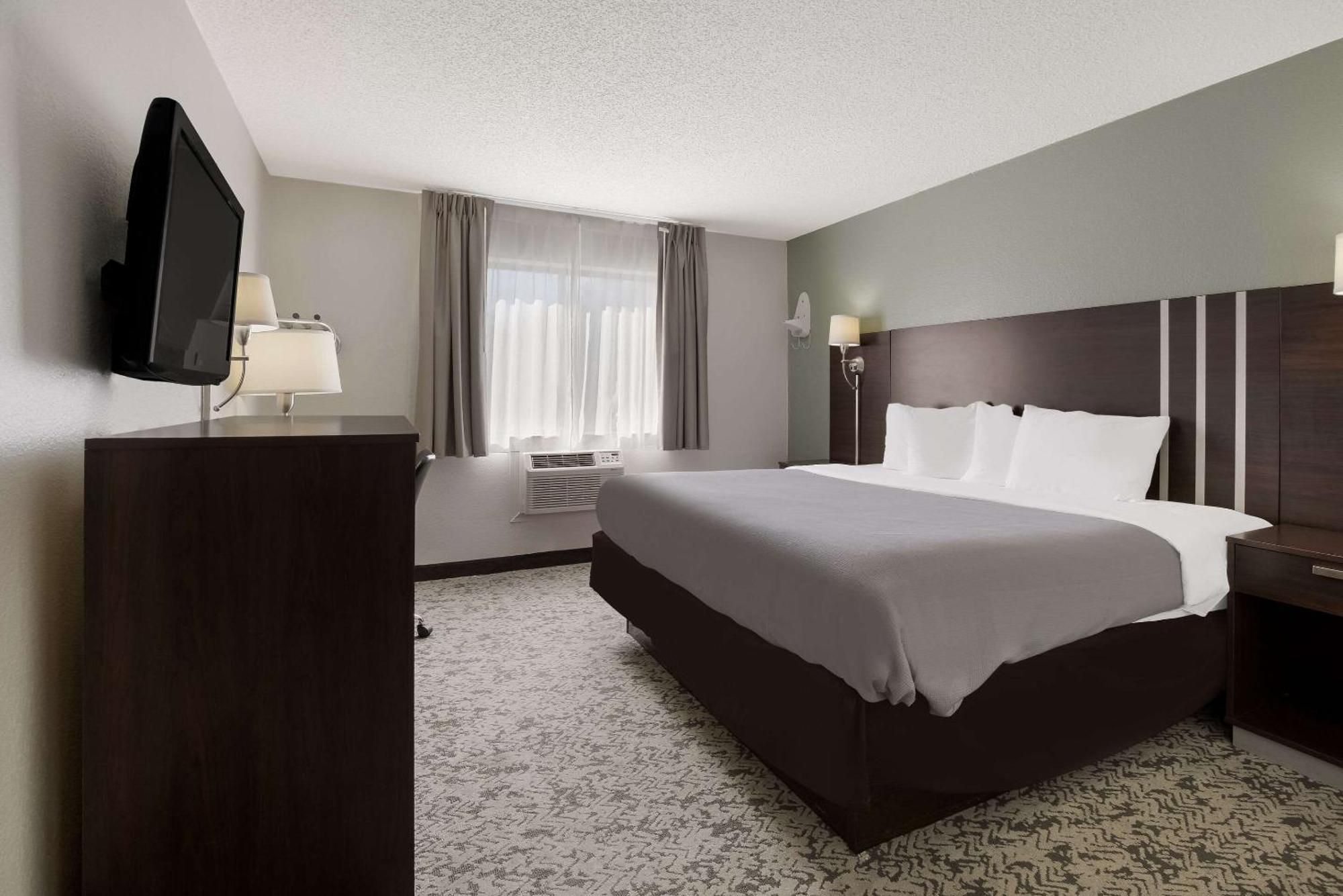 Quality Inn Hall Of Fame Кантон Екстериор снимка