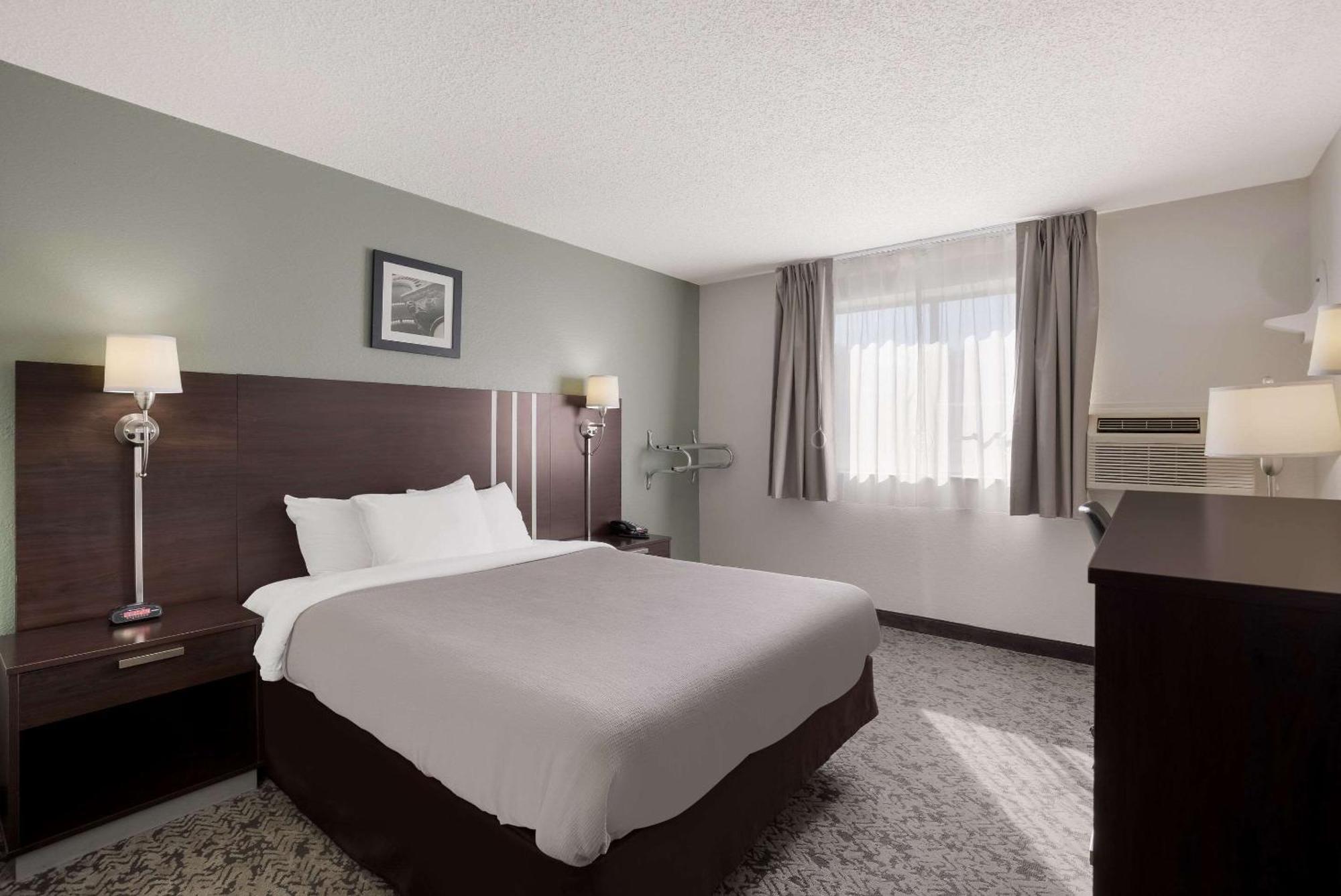 Quality Inn Hall Of Fame Кантон Екстериор снимка